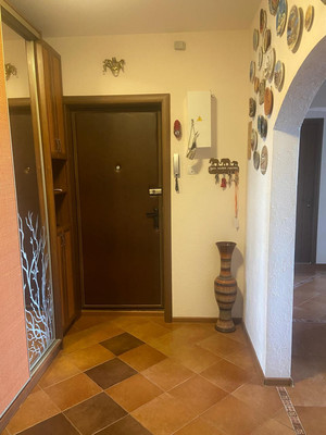 Продам трехкомнатную (3-комн.) квартиру, Гусарская ул, 6к13, Пушкин г
