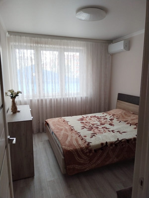 Продам двухкомнатную (2-комн.) квартиру, 2-я Целиноградская ул, 1/1, Краснодар г