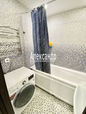 Продам однокомнатную (1-комн.) квартиру, Воронцовский б-р, 5к2, Бугры п