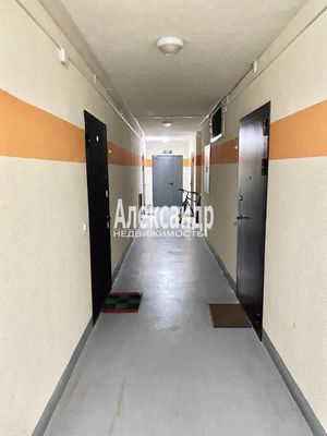 Продам однокомнатную (1-комн.) квартиру, Воронцовский б-р, 5к2, Бугры п