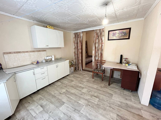 Продам двухкомнатную (2-комн.) квартиру, Ялтинская ул, 9, Лозовое с