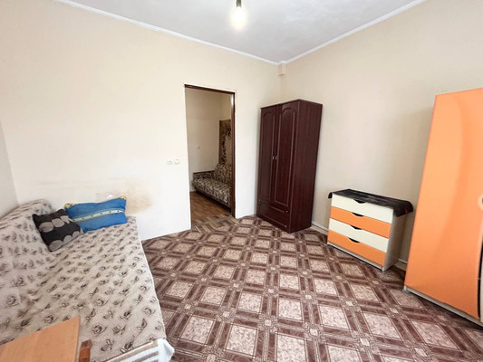 Продам двухкомнатную (2-комн.) квартиру, Ялтинская ул, 9, Лозовое с