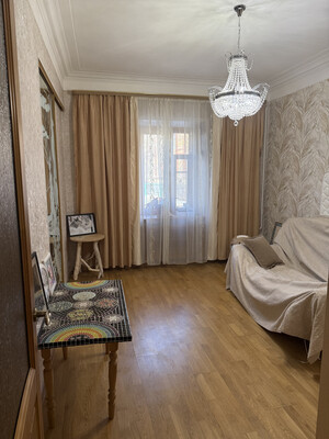 Продам трехкомнатную (3-комн.) квартиру, Герцена ул, 9, Киров г