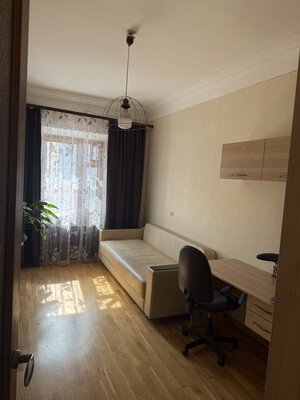 Продам трехкомнатную (3-комн.) квартиру, Герцена ул, 9, Киров г