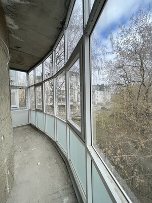 Продам трехкомнатную (3-комн.) квартиру, Володарского ул, 110в, Киров г