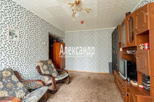 Продам трехкомнатную (3-комн.) квартиру, Дыбенко ул, 23к3, Санкт-Петербург г