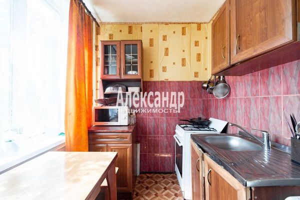 Продам трехкомнатную (3-комн.) квартиру, Дыбенко ул, 23к3, Санкт-Петербург г