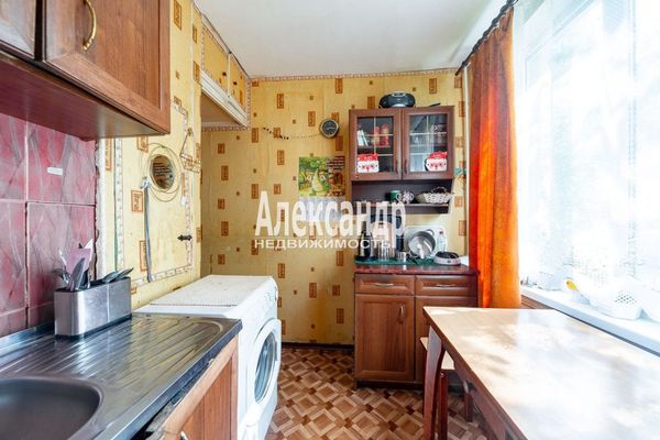Продам трехкомнатную (3-комн.) квартиру, Дыбенко ул, 23к3, Санкт-Петербург г