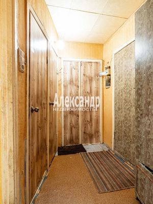 Продам трехкомнатную (3-комн.) квартиру, Дыбенко ул, 23к3, Санкт-Петербург г