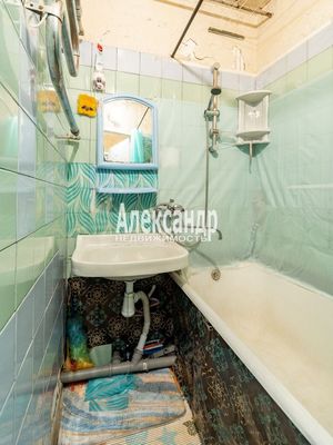 Продам трехкомнатную (3-комн.) квартиру, Дыбенко ул, 23к3, Санкт-Петербург г