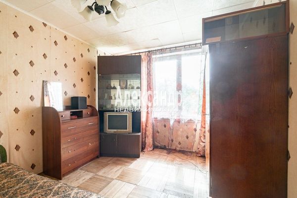 Продам трехкомнатную (3-комн.) квартиру, Дыбенко ул, 23к3, Санкт-Петербург г