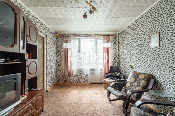 Продам трехкомнатную (3-комн.) квартиру, Дыбенко ул, 23к3, Санкт-Петербург г
