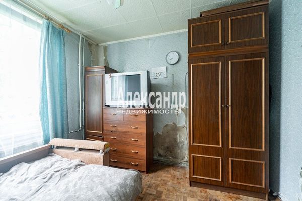 Продам трехкомнатную (3-комн.) квартиру, Дыбенко ул, 23к3, Санкт-Петербург г