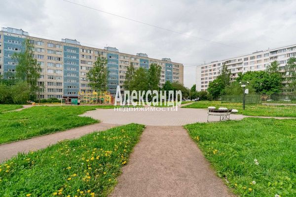 Продам трехкомнатную (3-комн.) квартиру, Дыбенко ул, 23к3, Санкт-Петербург г
