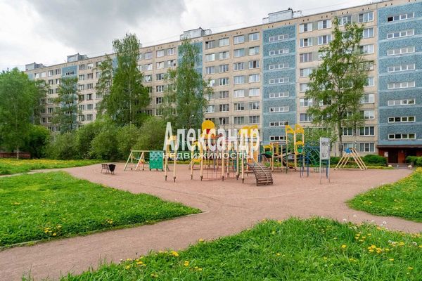 Продам трехкомнатную (3-комн.) квартиру, Дыбенко ул, 23к3, Санкт-Петербург г