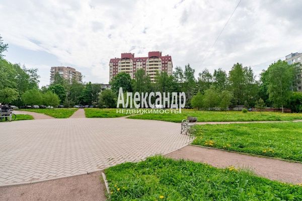 Продам трехкомнатную (3-комн.) квартиру, Дыбенко ул, 23к3, Санкт-Петербург г