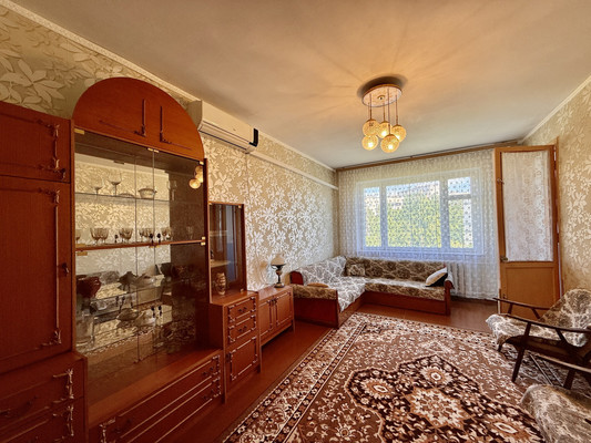 Продам трехкомнатную (3-комн.) квартиру, Героев Сталинграда ул, 35, Симферополь г