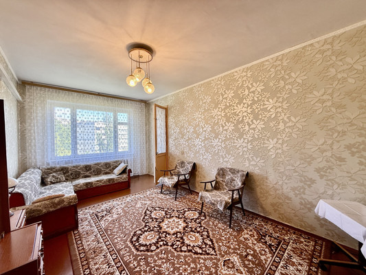 Продам трехкомнатную (3-комн.) квартиру, Героев Сталинграда ул, 35, Симферополь г