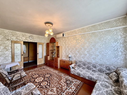 Продам трехкомнатную (3-комн.) квартиру, Героев Сталинграда ул, 35, Симферополь г