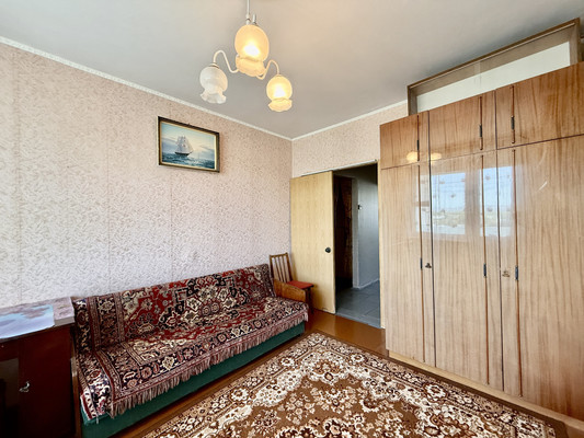 Продам трехкомнатную (3-комн.) квартиру, Героев Сталинграда ул, 35, Симферополь г