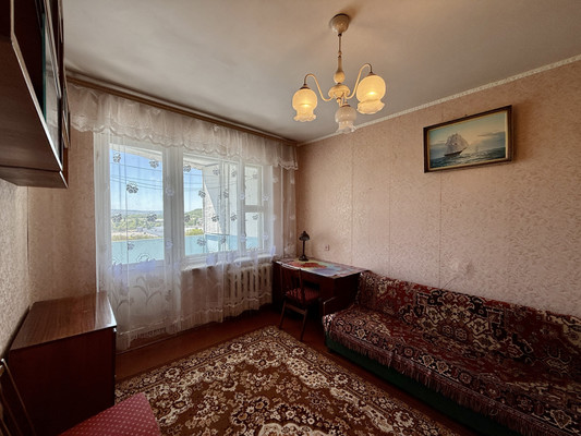 Продам трехкомнатную (3-комн.) квартиру, Героев Сталинграда ул, 35, Симферополь г