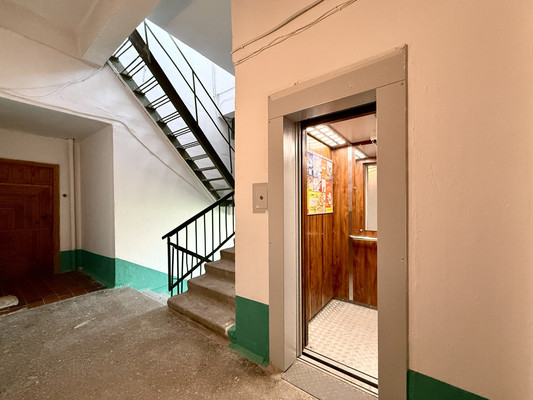 Продам трехкомнатную (3-комн.) квартиру, Героев Сталинграда ул, 35, Симферополь г