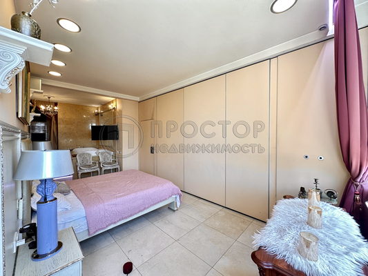 Продам двухкомнатную (2-комн.) квартиру, Шаболовка ул, 10к1, Москва г