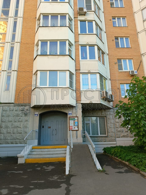 Продам двухкомнатную (2-комн.) квартиру, Бирюлёвская ул, 1к2, Москва г