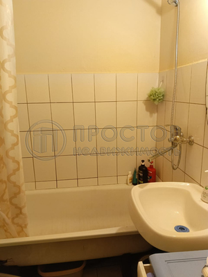 Продам двухкомнатную (2-комн.) квартиру, Бирюлёвская ул, 1к2, Москва г