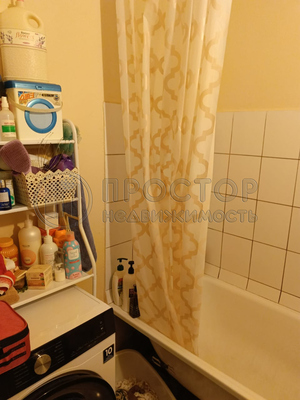 Продам двухкомнатную (2-комн.) квартиру, Бирюлёвская ул, 1к2, Москва г