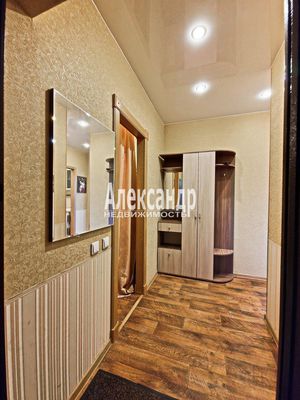 Продам двухкомнатную (2-комн.) квартиру, Пушкинская ул, 4, Окуловка г