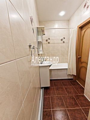 Продам двухкомнатную (2-комн.) квартиру, Пушкинская ул, 4, Окуловка г