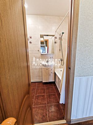 Продам двухкомнатную (2-комн.) квартиру, Пушкинская ул, 4, Окуловка г