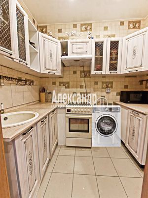 Продам двухкомнатную (2-комн.) квартиру, Пушкинская ул, 4, Окуловка г
