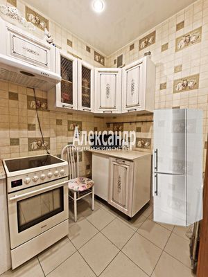 Продам двухкомнатную (2-комн.) квартиру, Пушкинская ул, 4, Окуловка г