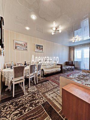 Продам двухкомнатную (2-комн.) квартиру, Пушкинская ул, 4, Окуловка г