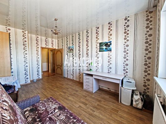 Продам двухкомнатную (2-комн.) квартиру, Пушкинская ул, 4, Окуловка г