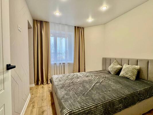 Продам трехкомнатную (3-комн.) квартиру, Ленина ул, 89А, Киров г
