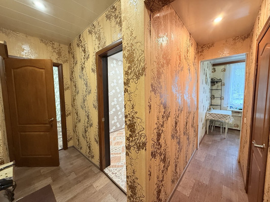 Продам двухкомнатную (2-комн.) квартиру, Коммунистическая ул, 11, Сурок п