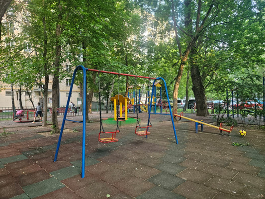 Продам двухкомнатную (2-комн.) квартиру, Матроса Железняка б-р, 11, Москва г