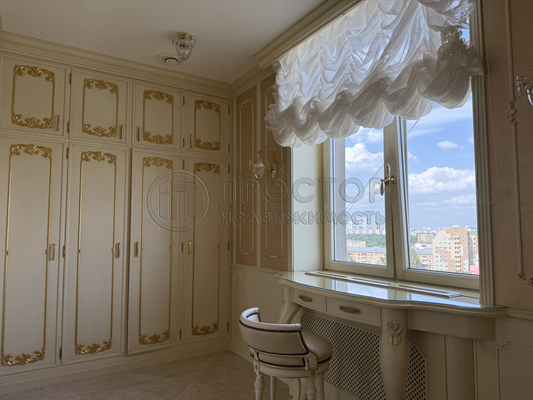 Продам трехкомнатную (3-комн.) квартиру, Гончарная ул, 38, Москва г
