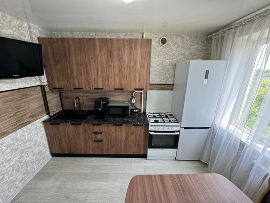 Продам трехкомнатную (3-комн.) квартиру, Победы пр-кт, 53к2, Комсомольск-на-Амуре г