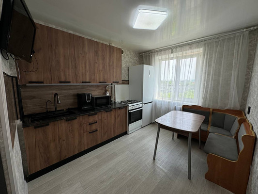 Продам трехкомнатную (3-комн.) квартиру, Победы пр-кт, 53к2, Комсомольск-на-Амуре г
