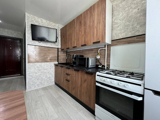 Продам трехкомнатную (3-комн.) квартиру, Победы пр-кт, 53к2, Комсомольск-на-Амуре г