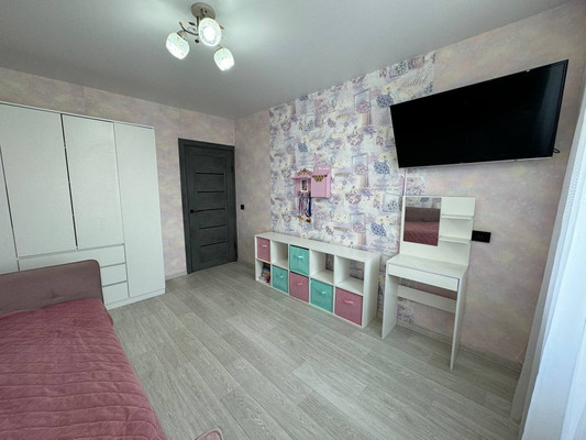Продам трехкомнатную (3-комн.) квартиру, Победы пр-кт, 53к2, Комсомольск-на-Амуре г