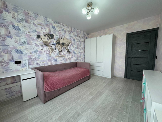 Продам трехкомнатную (3-комн.) квартиру, Победы пр-кт, 53к2, Комсомольск-на-Амуре г