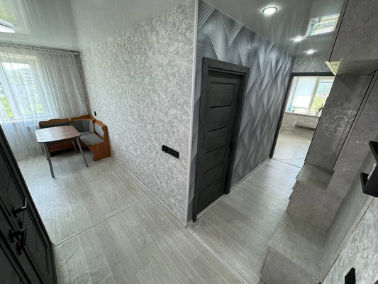 Продам трехкомнатную (3-комн.) квартиру, Победы пр-кт, 53к2, Комсомольск-на-Амуре г