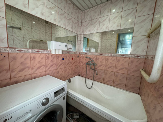 Продам трехкомнатную (3-комн.) квартиру, Победы пр-кт, 53к2, Комсомольск-на-Амуре г