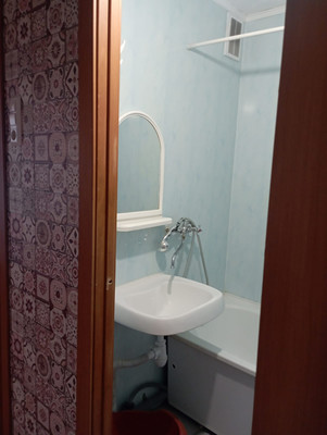 Продам двухкомнатную (2-комн.) квартиру, Абытаевская ул, 4а, Красноярск г