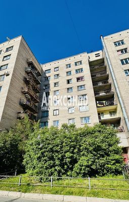 Продам комнату в 8-комн. квартире, Беринга ул, 32к3, Санкт-Петербург г